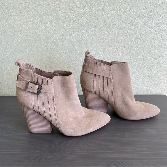 NWOT Beige Guess Booties - Picture 9 of 10